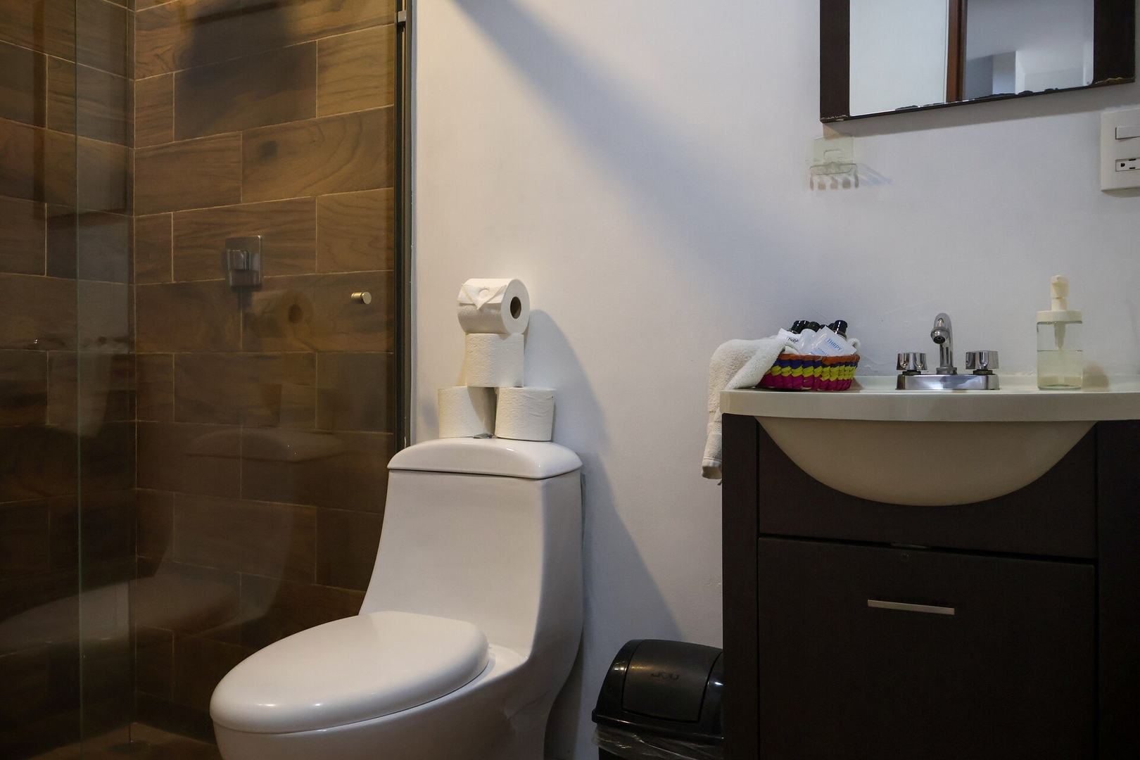 Kasava's Urbane Flat for 8 12 kasavahomes.com