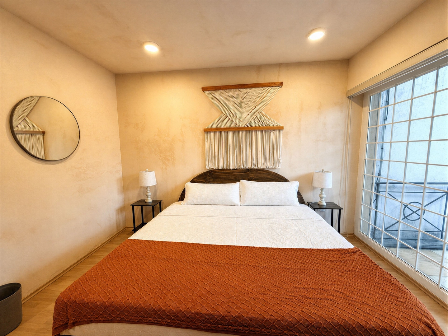 Design-Led Roma House · 8 BR, Sleeps 16 5 kasavahomes.com