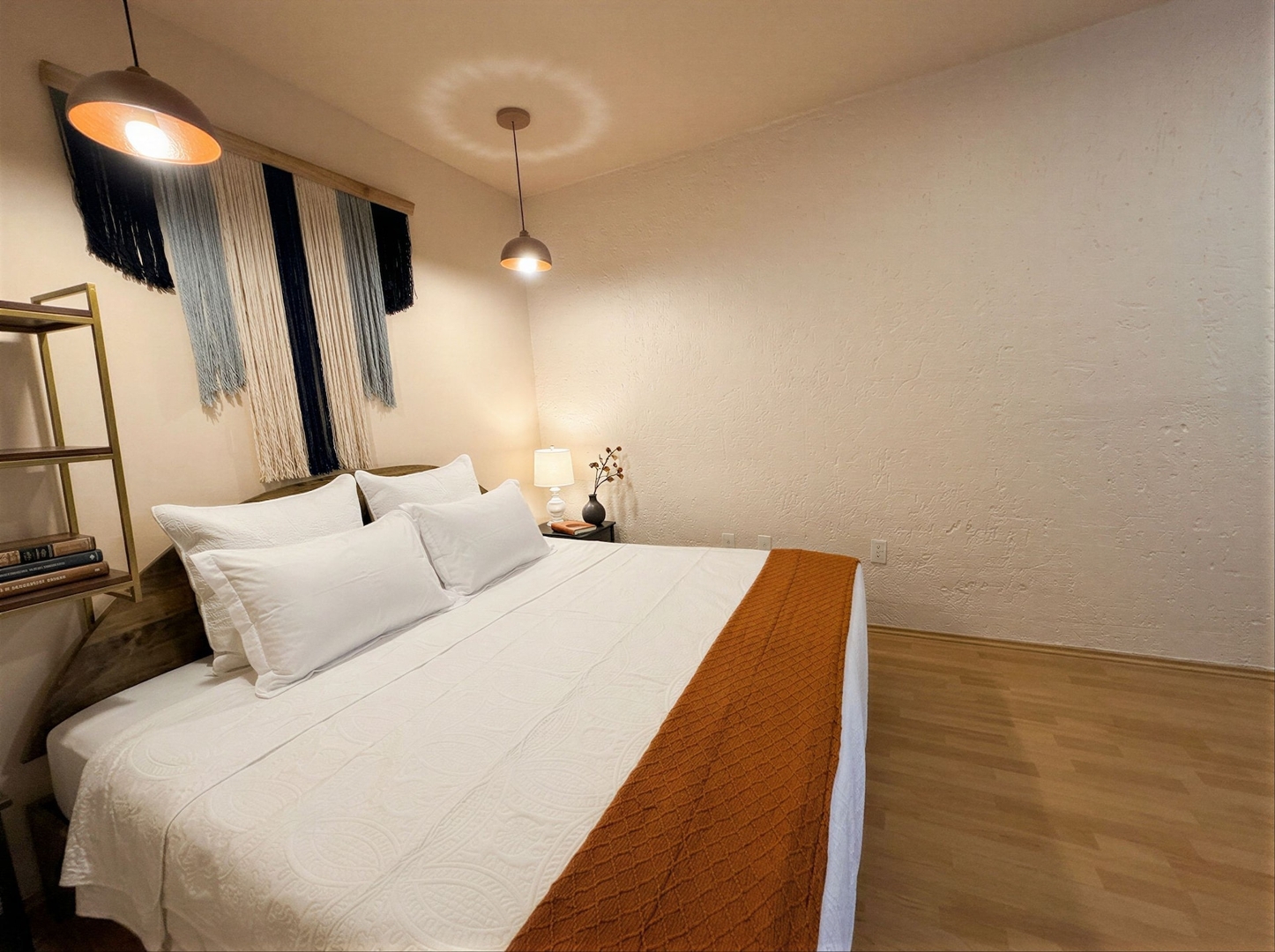 Design-Led Roma House · 8 BR, Sleeps 16 43 kasavahomes.com