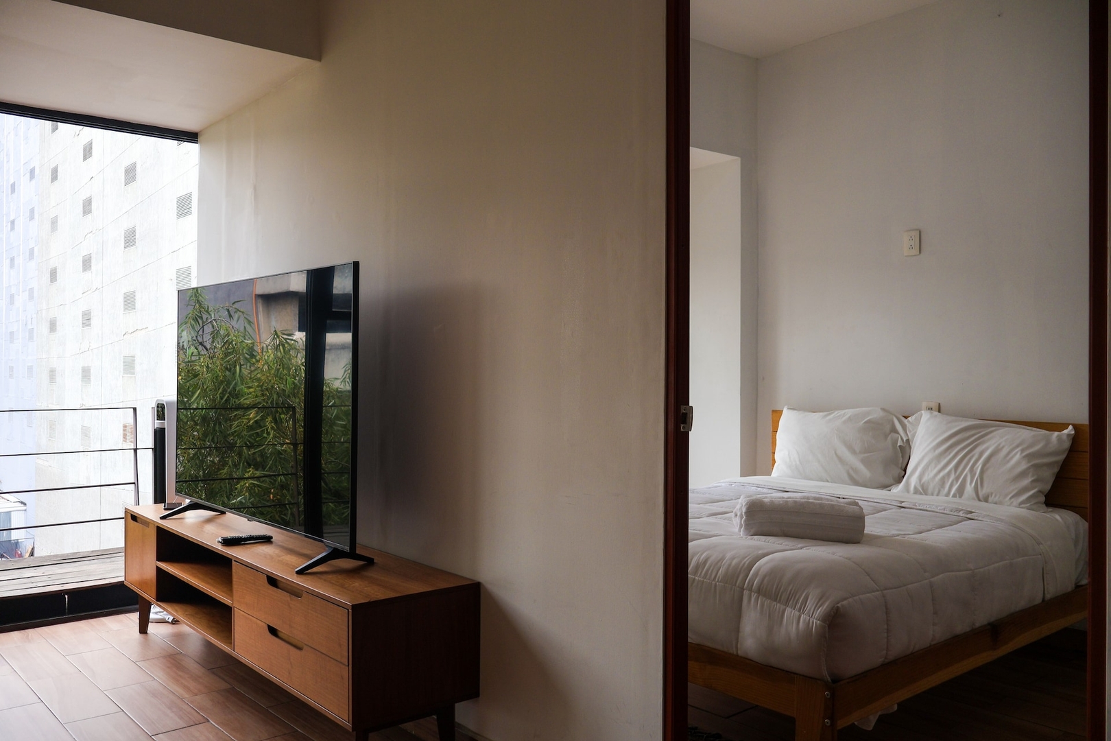 Kasava's Urbane Flat for 8 42 kasavahomes.com