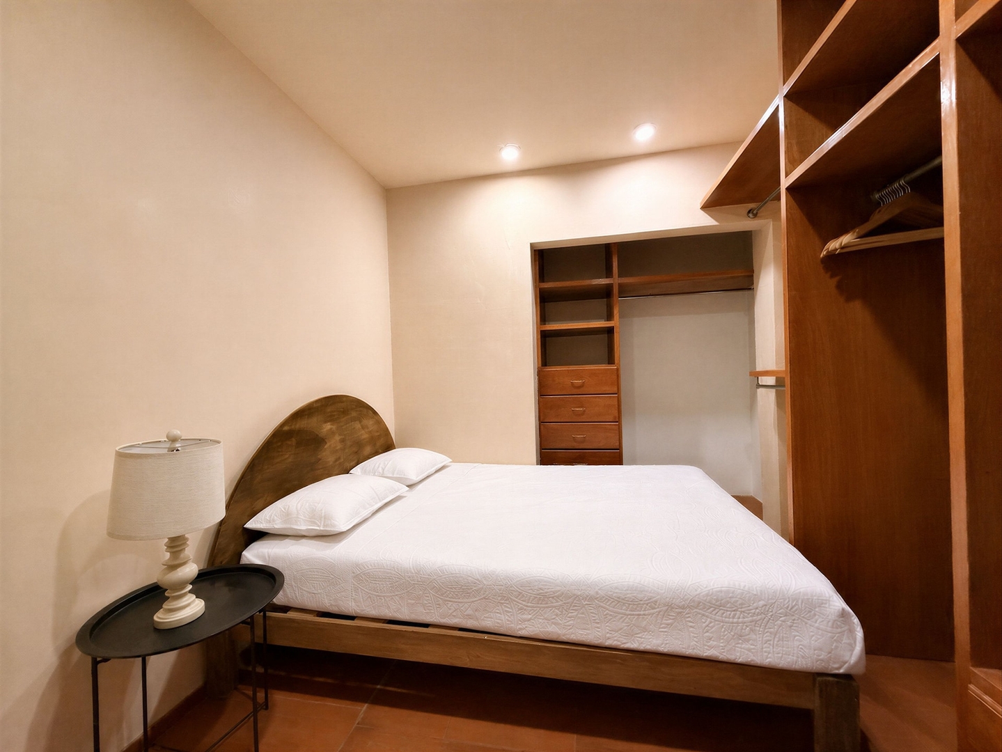 Design-Led Roma House · 8 BR, Sleeps 16 30 kasavahomes.com