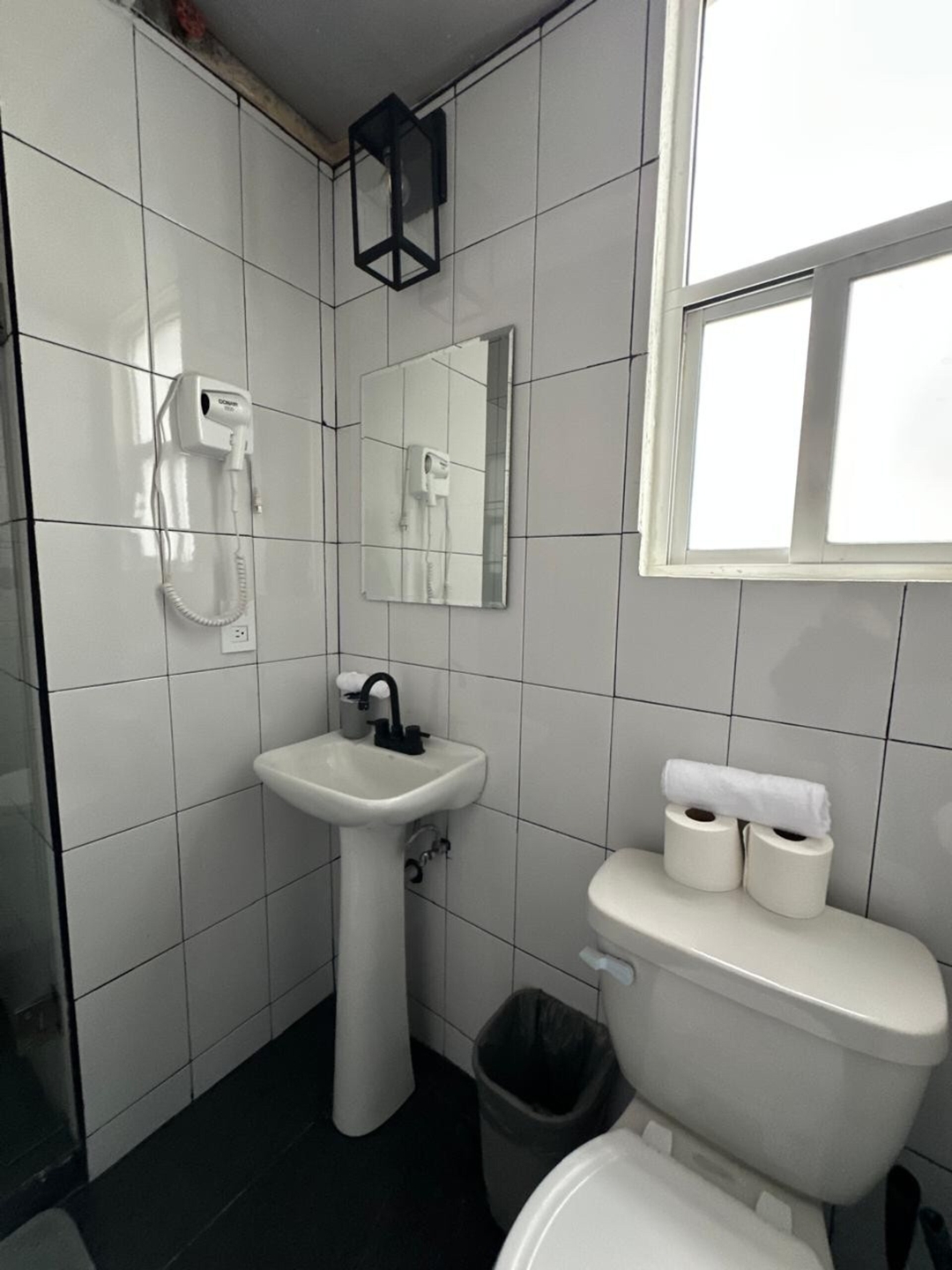 Stay at Reforma Chic Escape Near El Ángel with A/C 15 kasavahomes.com
