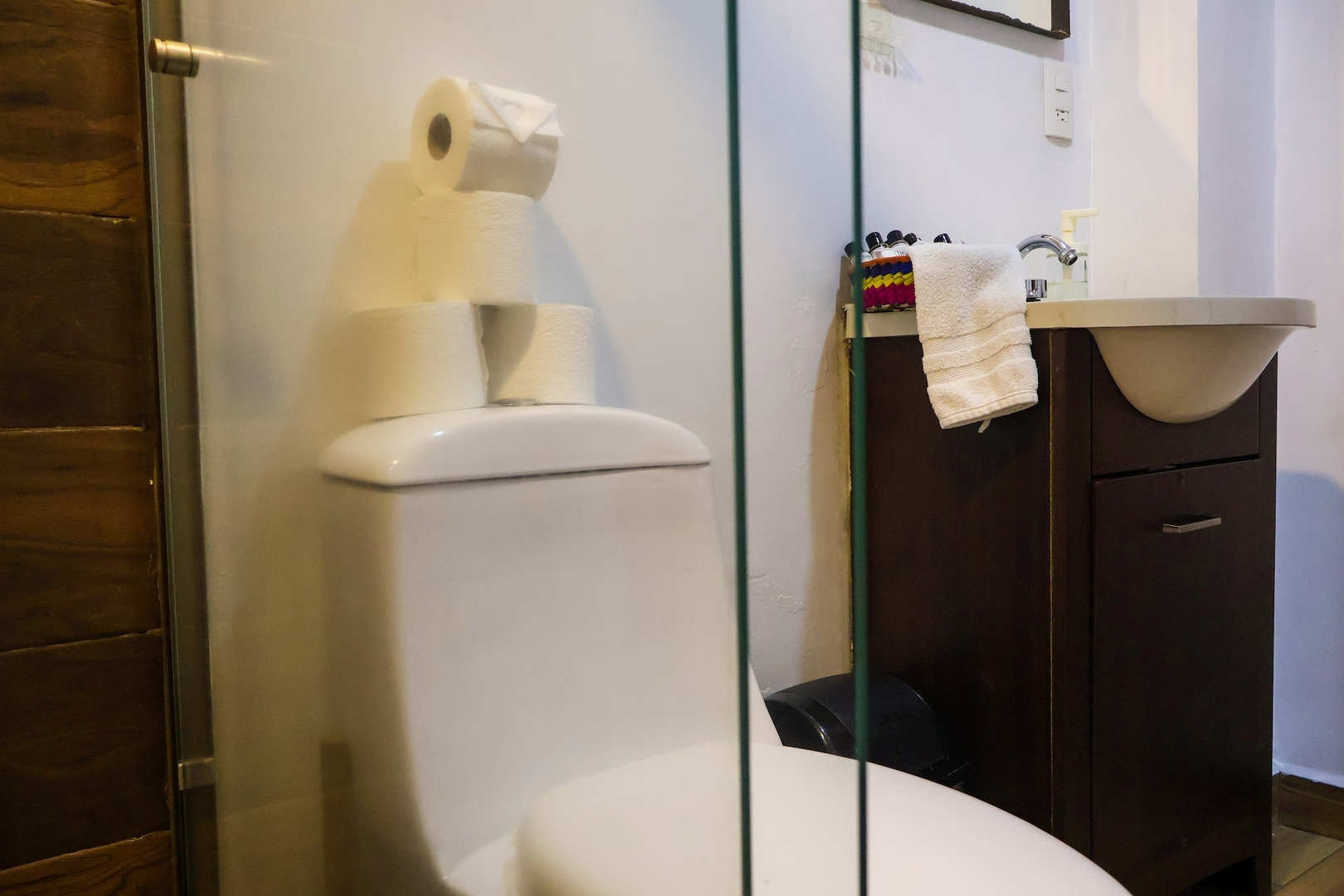 Kasava's Urbane Flat for 8 11 kasavahomes.com