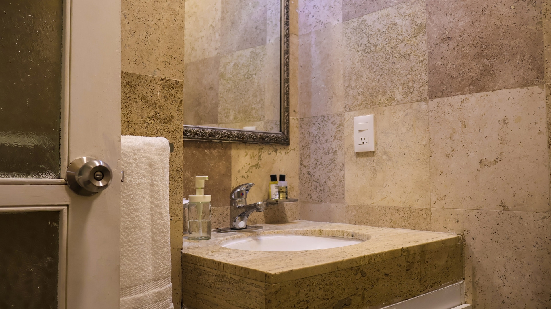 Kasava's Getaway to CDMX — depa en Alfonso Reyes 41 kasavahomes.com