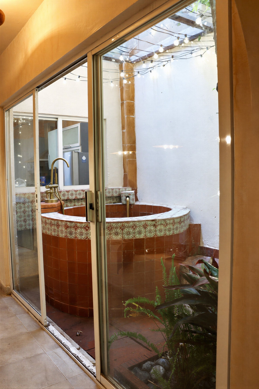 Design-Led Roma House · 8 BR, Sleeps 16 28 kasavahomes.com