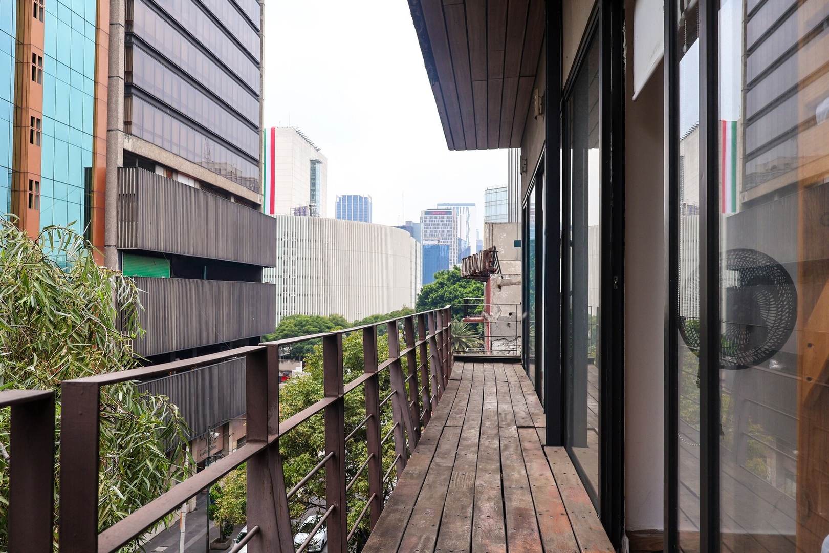 Kasava's Urbane Flat for 8 8 kasavahomes.com