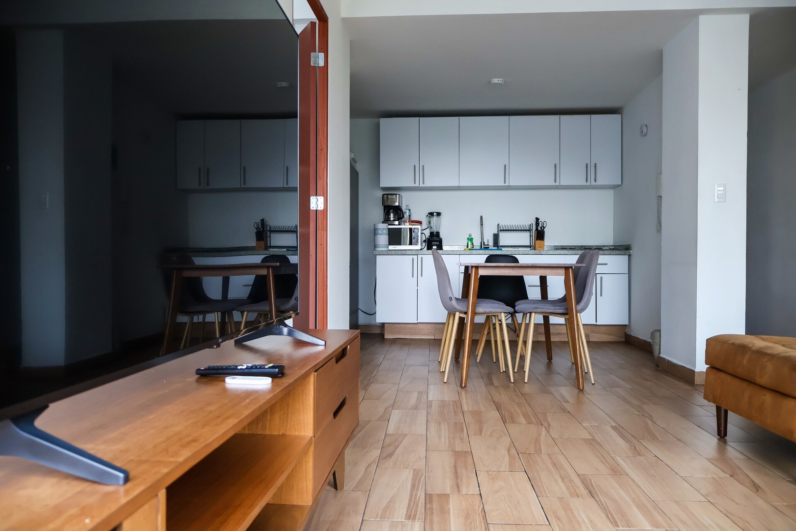 Kasava's Urbane Flat for 8 26 kasavahomes.com