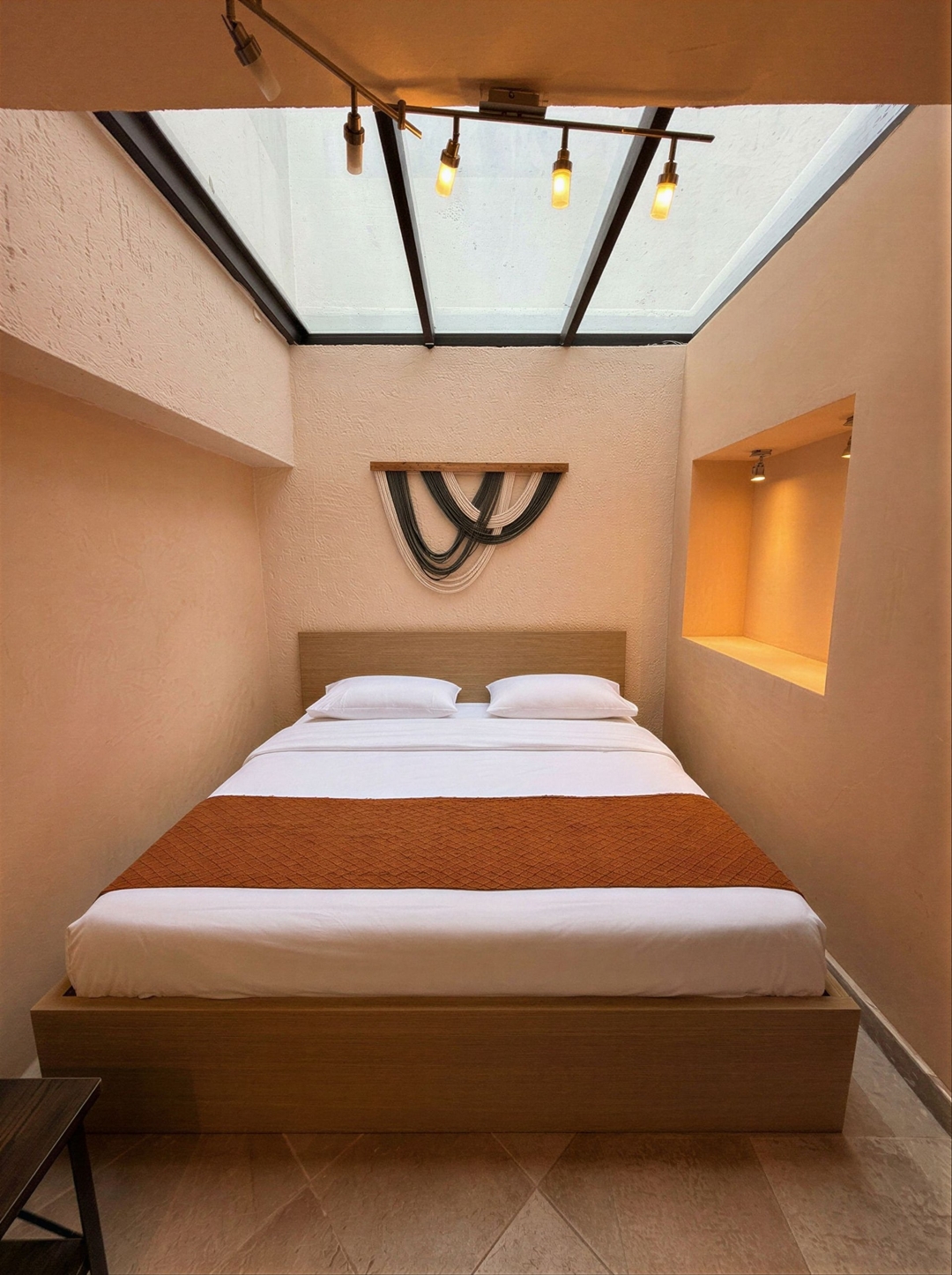 Design-Led Roma House · 8 BR, Sleeps 16 47 kasavahomes.com