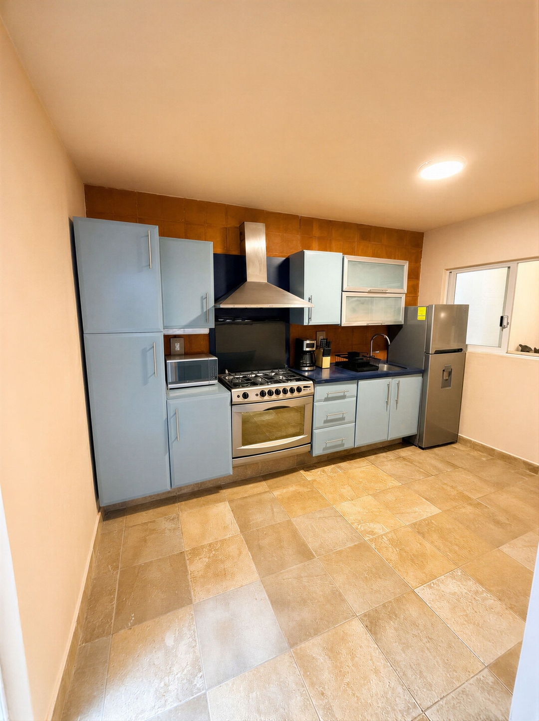 Design-Led Roma House · 8 BR, Sleeps 16 3 kasavahomes.com