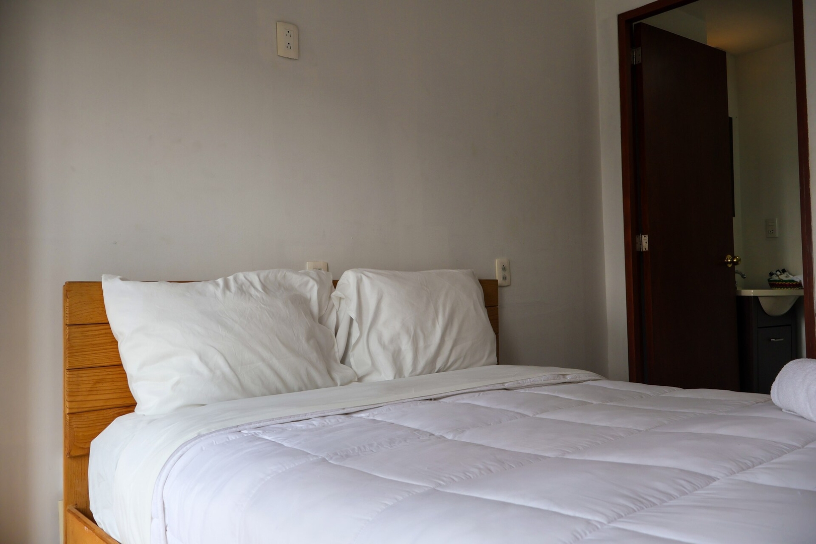 Kasava's Urbane Flat for 8 16 kasavahomes.com