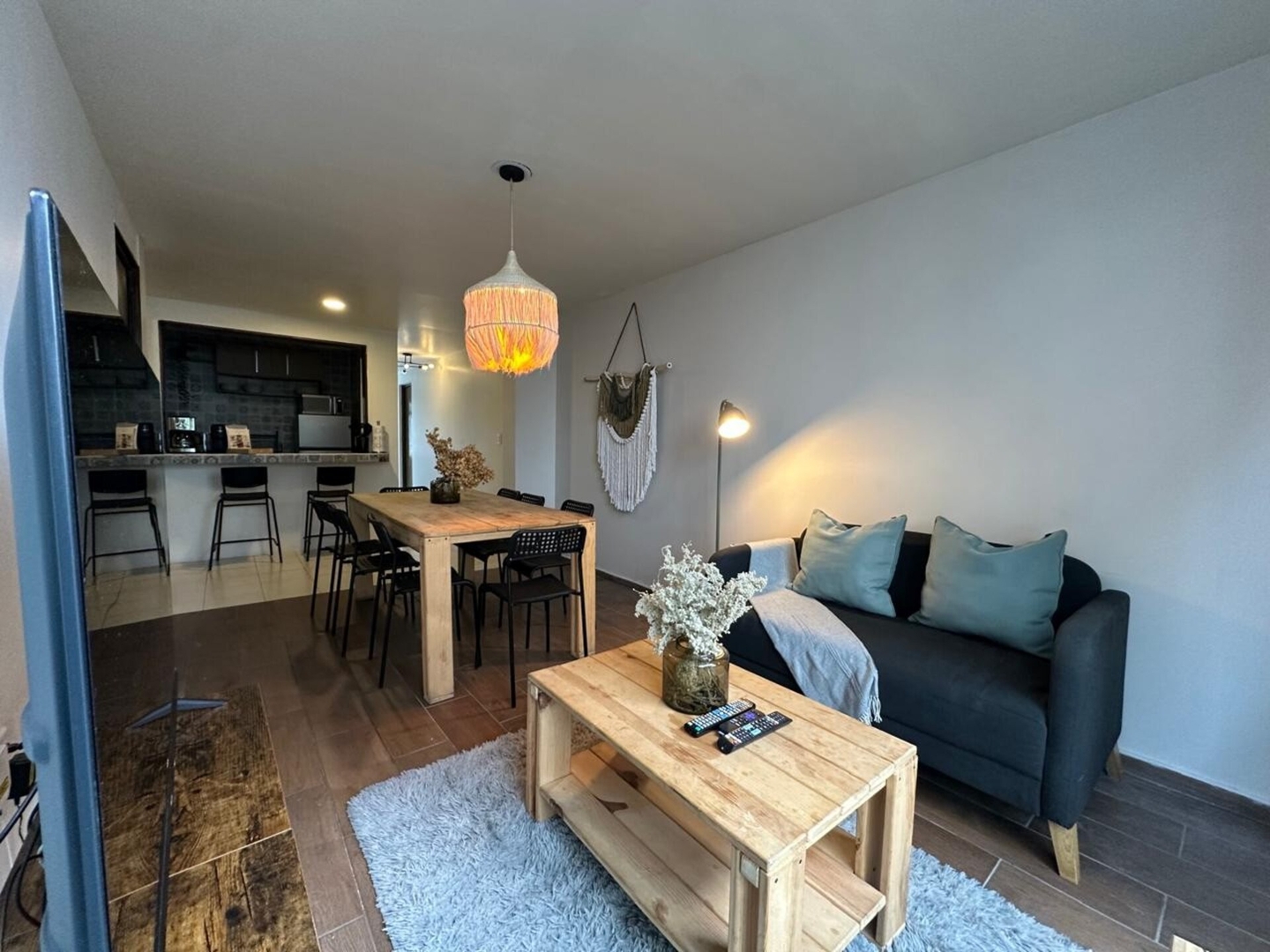 Top located 4Br Apt within meters of El Angel w/ac 18 kasavahomes.com