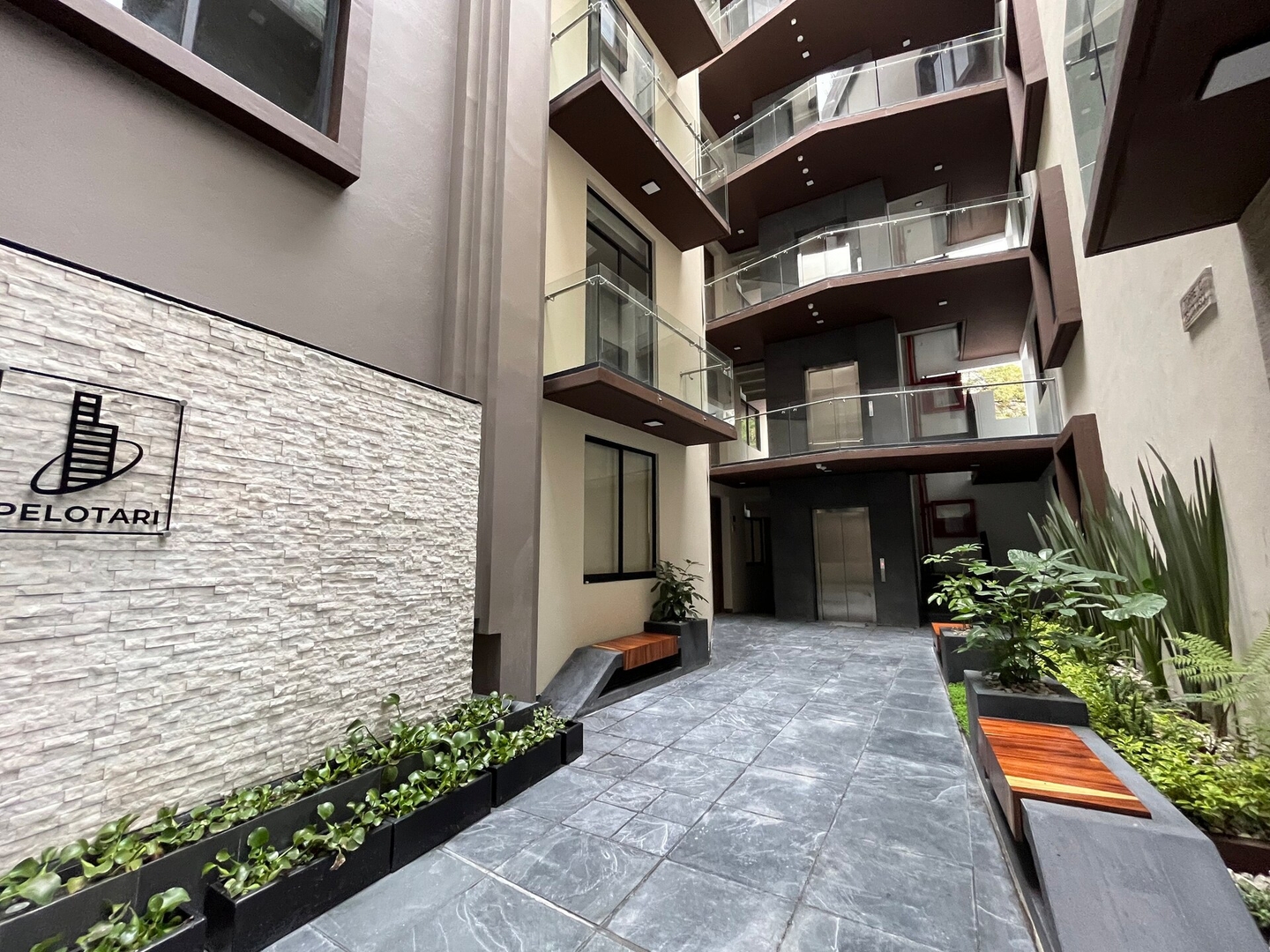 Inviting 3-BR Flat in Condesa + Gym & Parking 26 kasavahomes.com