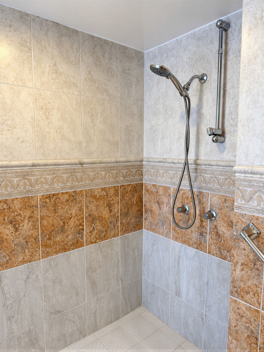 Design-Led Roma House · 8 BR, Sleeps 16 18 kasavahomes.com