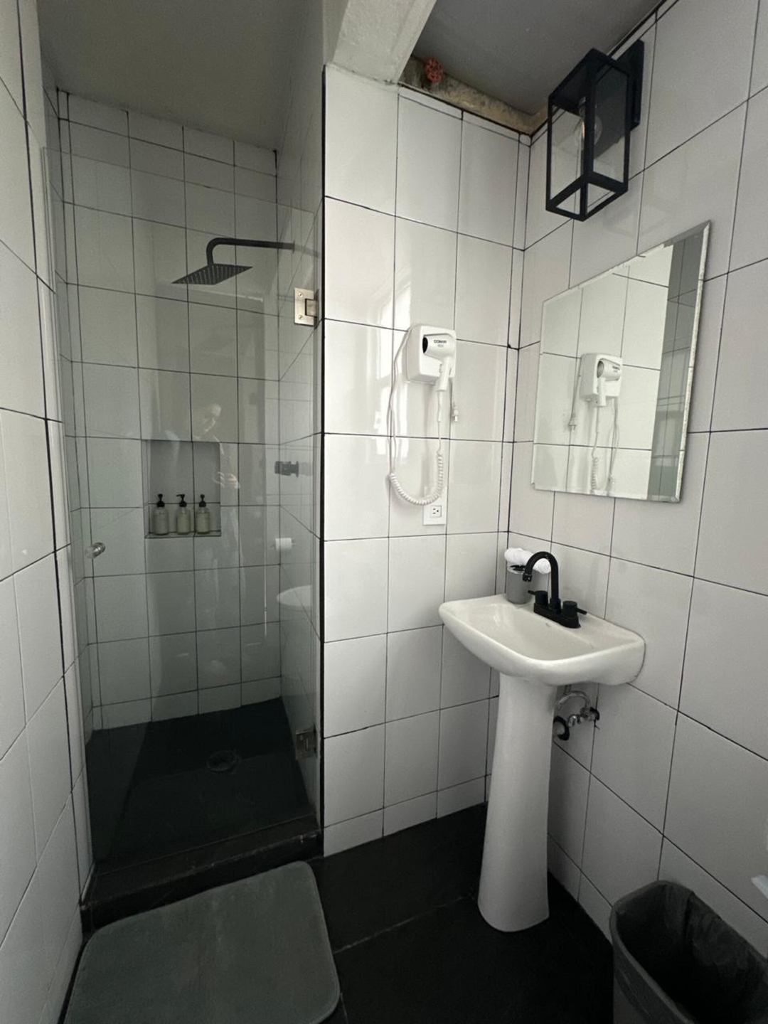 Stay at Reforma Chic Escape Near El Ángel with A/C 18 kasavahomes.com