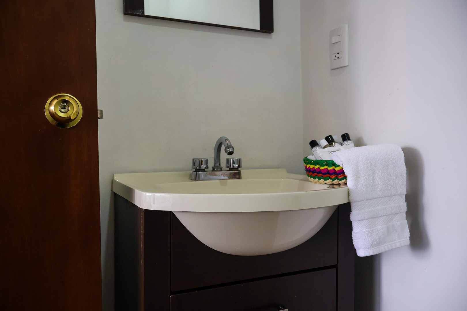 Kasava's Urbane Flat for 8 20 kasavahomes.com