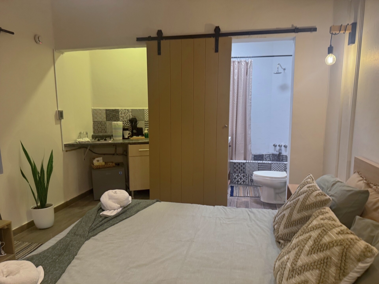 Cool Studio at Vibey Roma Norte 1 kasavahomes.com