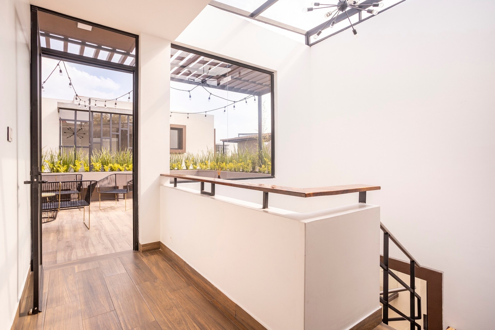 Condesa Gem: Stylish PH with Private Rooftop & Gym 10 kasavahomes.com