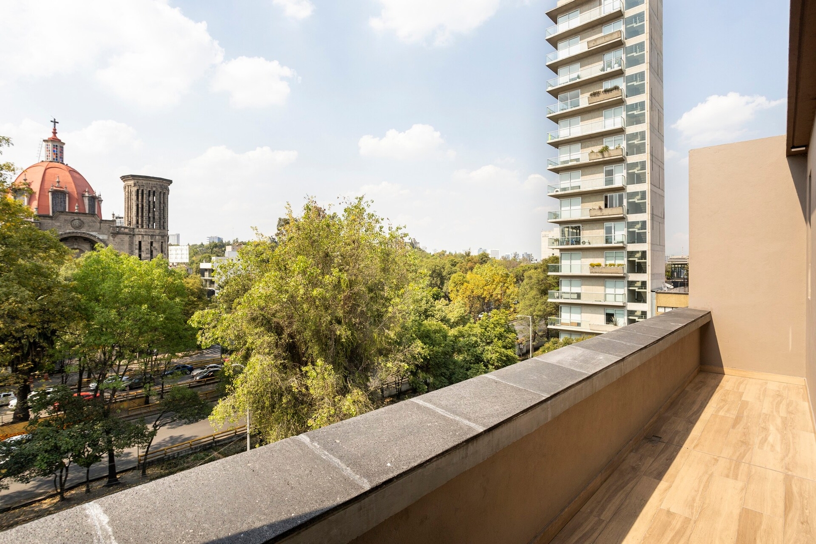 Condesa Gem: Stylish PH with Private Rooftop & Gym 37 kasavahomes.com