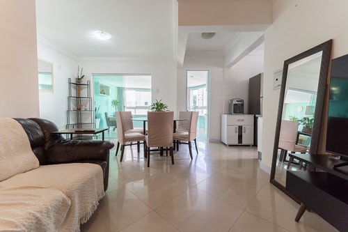3 garagens com vista para Roda Gigante