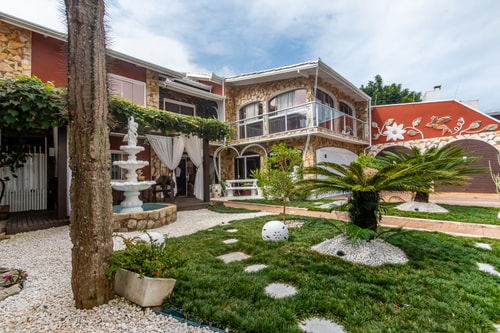 Casa com piscina aquecida, cinema e academia