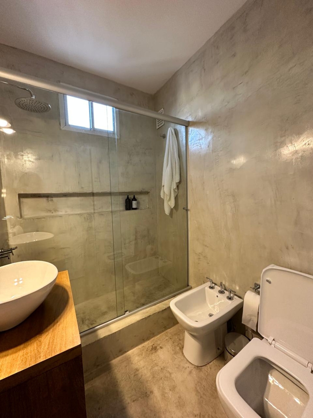 Bathroom with shower, washbasin and toilet