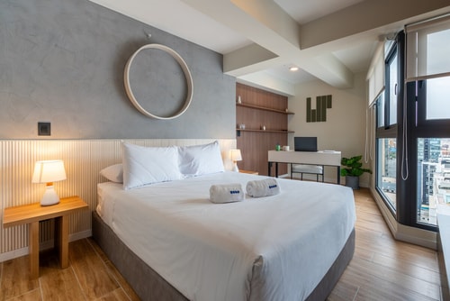 geko| Aura _Loft, sleek apt in top business hub