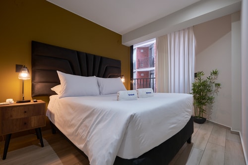 Geko | Modern 2BR w/ Balcony near Costa Verde