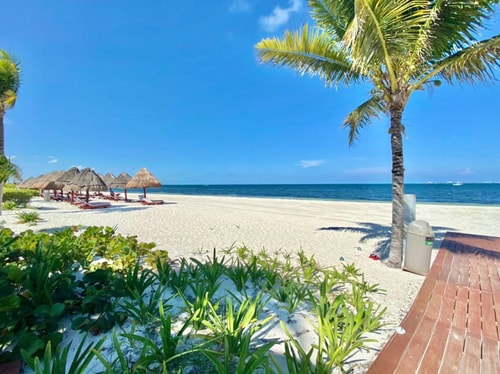 Deluxe Condo w/Private Beach and Top Amenities 4 Airbnb Property Manager Cancun