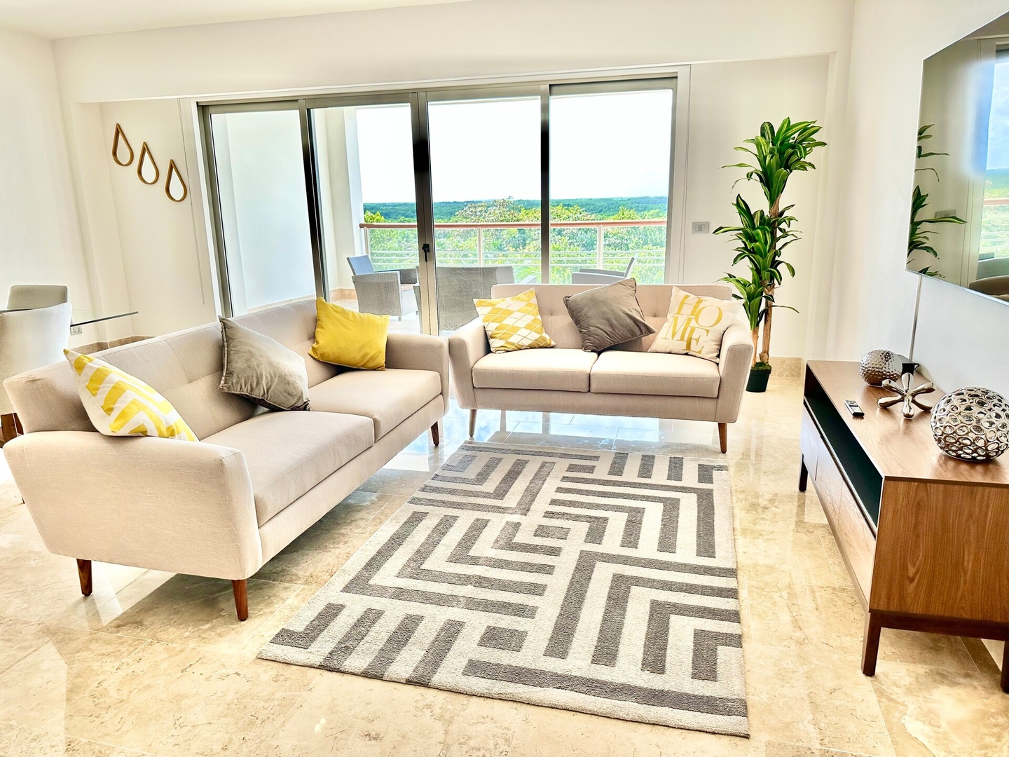 Deluxe Condo w/Private Beach and Top Amenities 47 Airbnb Property Manager Cancun