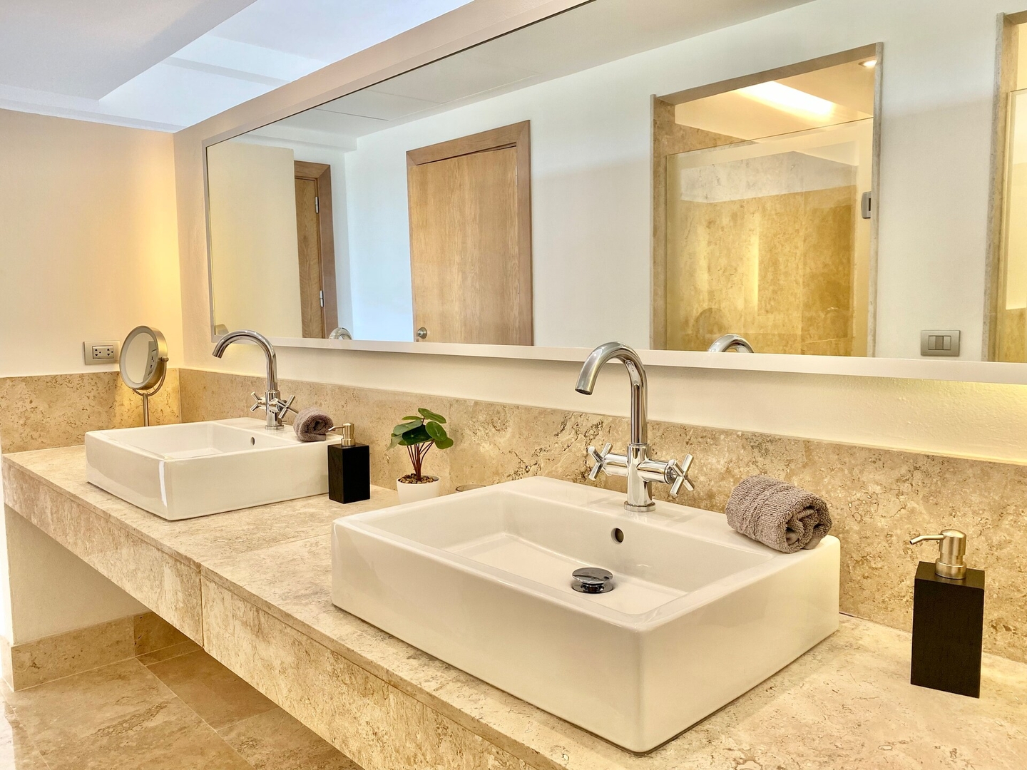 Deluxe Condo w/Private Beach and Top Amenities 33 Airbnb Property Manager Cancun