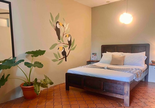 Room M6 TUCAN · Jungle Room w/ Free Breakfast, Wildlife & Balcony