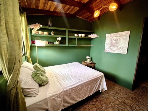 Budget Room w View, AC, Free breakfast &Tour Deals