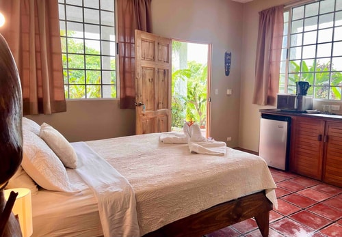 Room M4 COLIBRI · Jungle Studio w/ Wildlife, AC & Free Breakfast