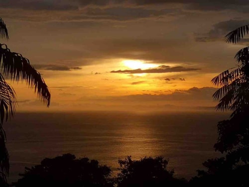 Cozy Studio w/ Ocean View, AC & Balcony &Breakfast