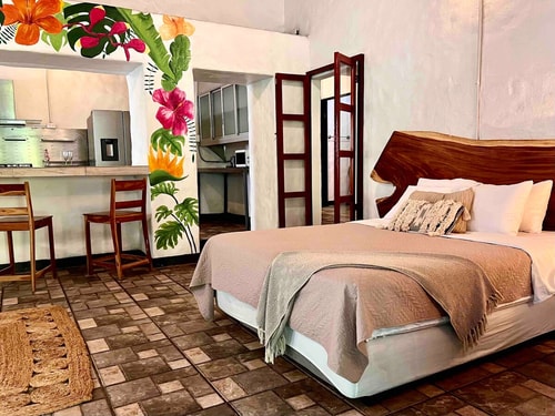 Free breakfast | Studio w kitchen pool workspace