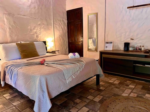 Room K2 LA VACA · Free breakfast | Romantic suite with Pool in MA