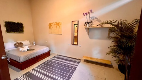 Beautiful room with breakfast & private parking