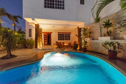 Luxury Private Villa w/pool, Top Downtown Location