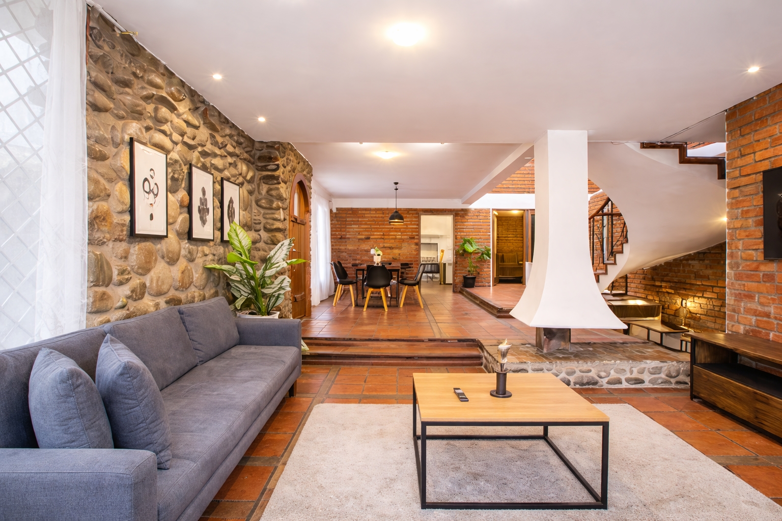 La Herrería Moderna: Un Oasis Industrial en Cuenca - imagen 7