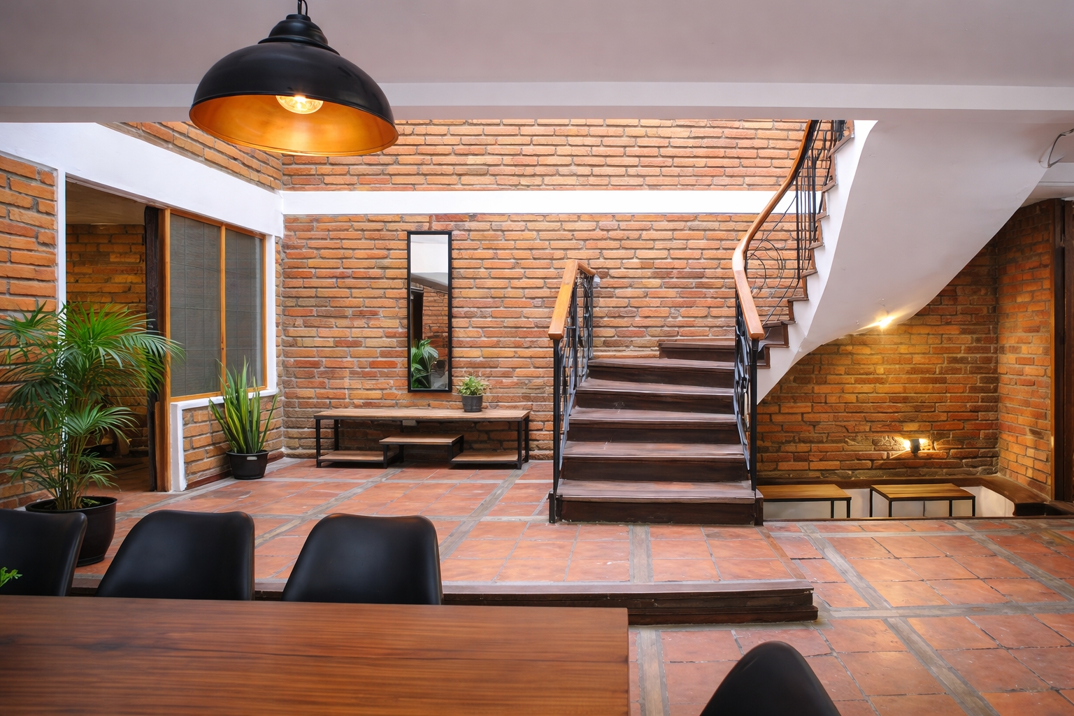 La Herrería Moderna: Un Oasis Industrial en Cuenca - imagen 20