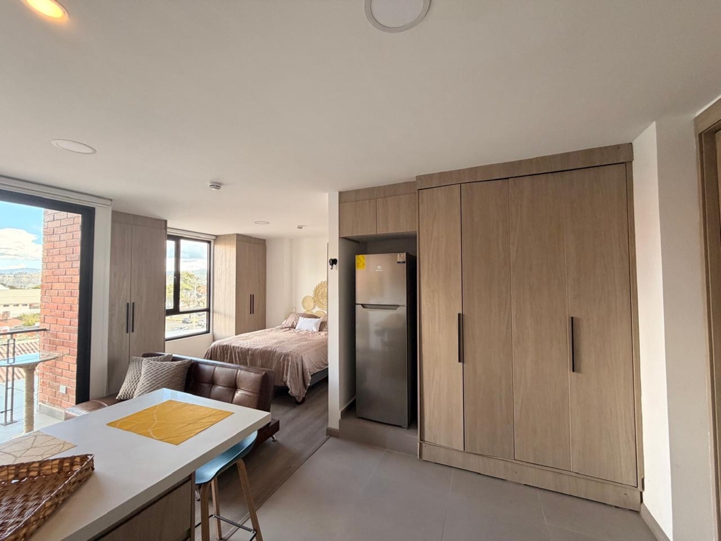 Loft Ejecutivo Moderno | Balcón & Vista - imagen 12