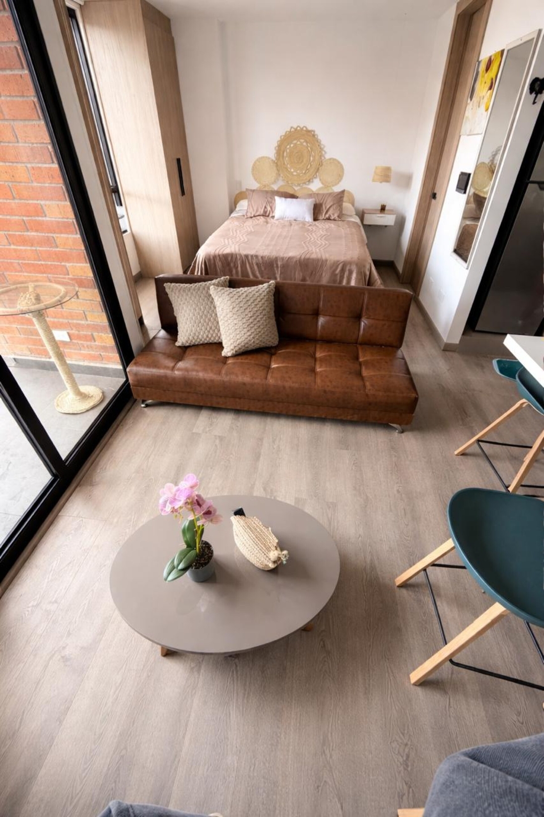 Loft Ejecutivo Moderno | Balcón & Vista - imagen 9