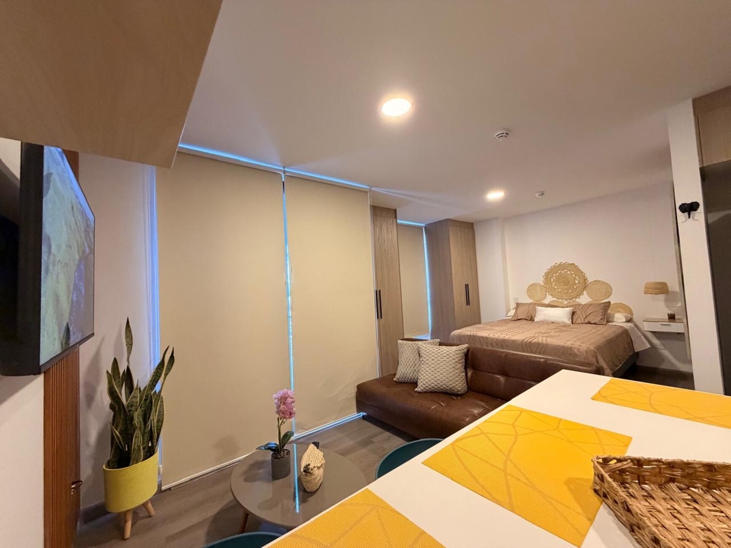 Loft Ejecutivo Moderno | Balcón & Vista - imagen 7