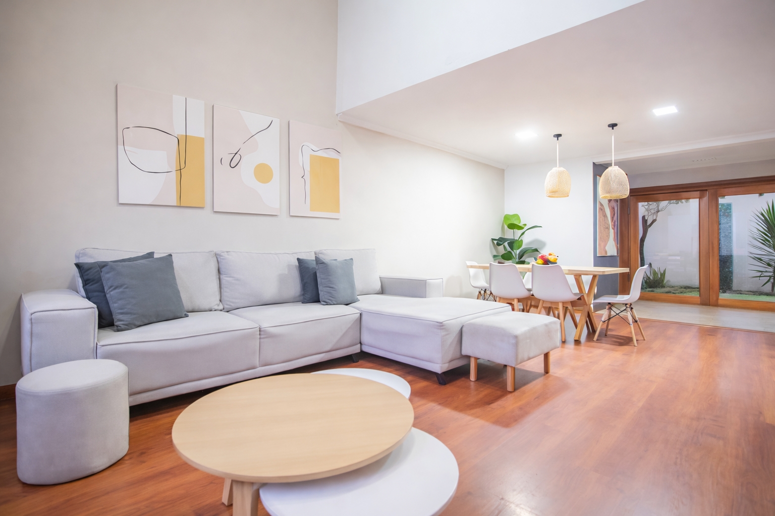 Paraíso en Cuenca: Espacio grande + 2 parqueaderos - imagen 12
