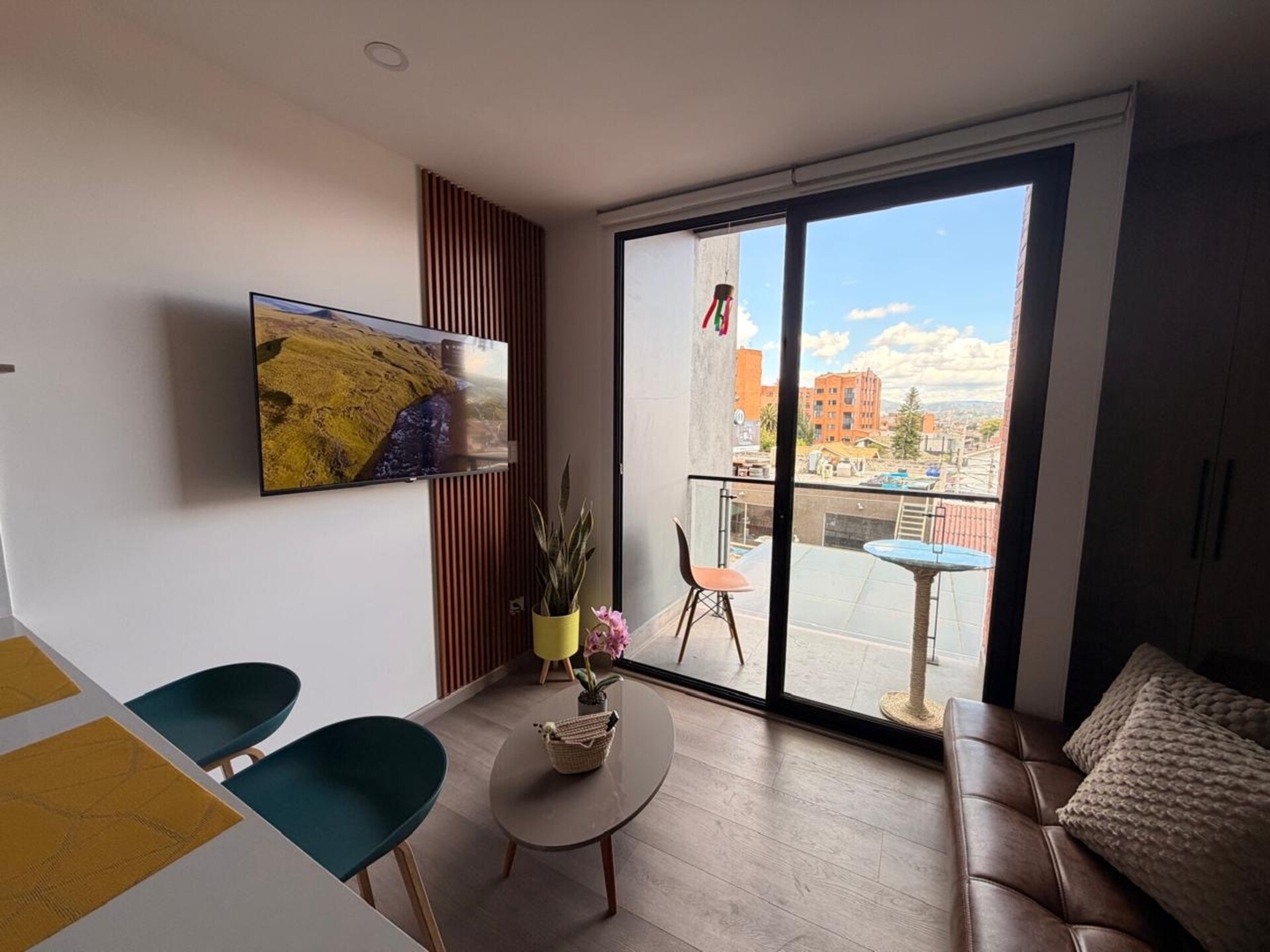 Loft Ejecutivo Moderno | Balcón & Vista - imagen 10