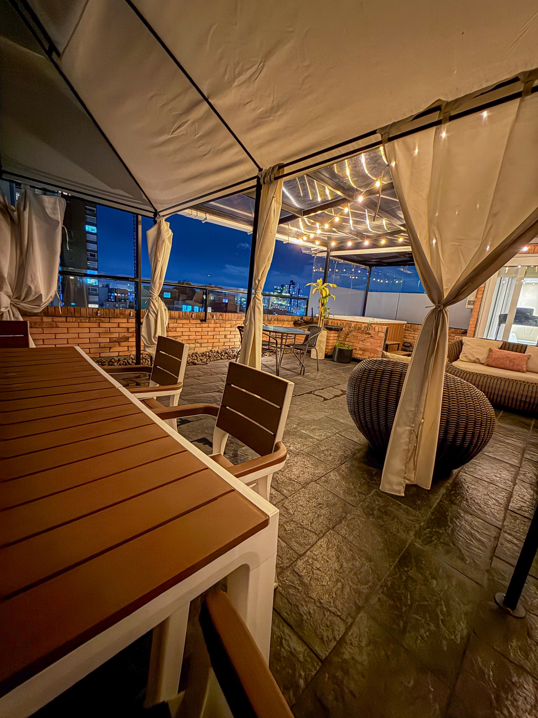 Penthouse with luxury jacuzzi and panoramic view 5 Prorenty