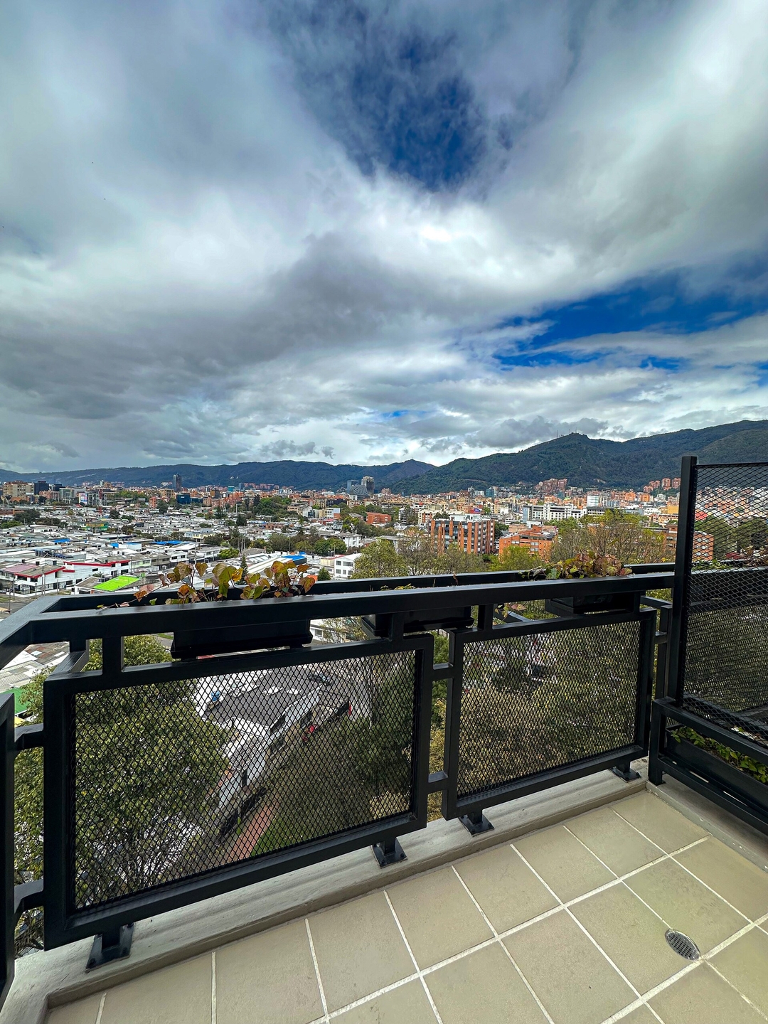 Luxury penthouse with Jacuzzi near the "T" area 4 Prorenty