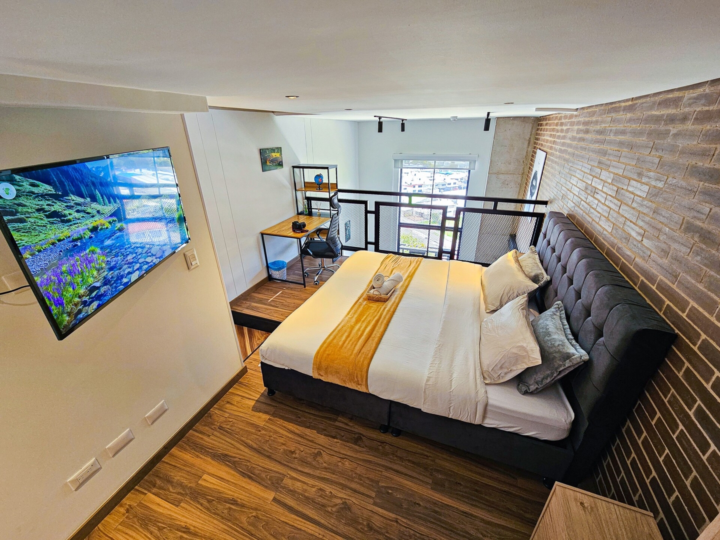 Luxury penthouse with Jacuzzi near the "T" area 23 Prorenty