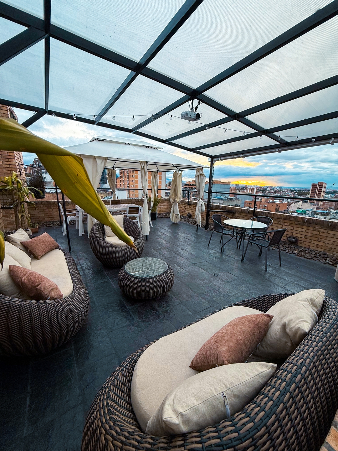 Penthouse with luxury jacuzzi and panoramic view 2 Prorenty