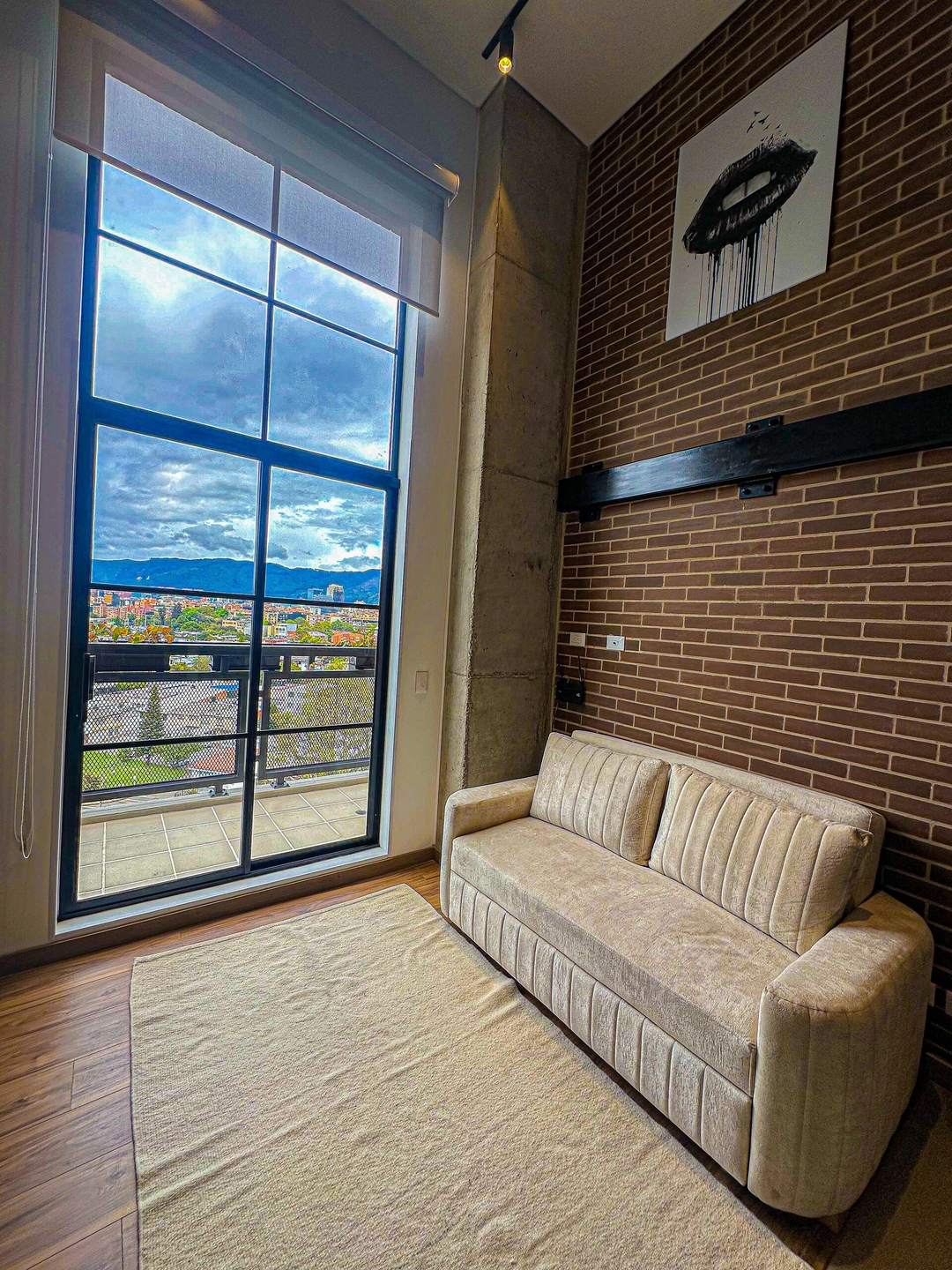 Luxury penthouse with Jacuzzi near the "T" area 2 Prorenty